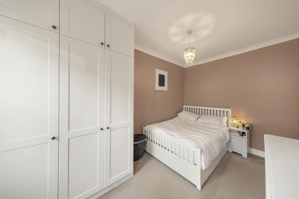 Bedroom (1).jpg