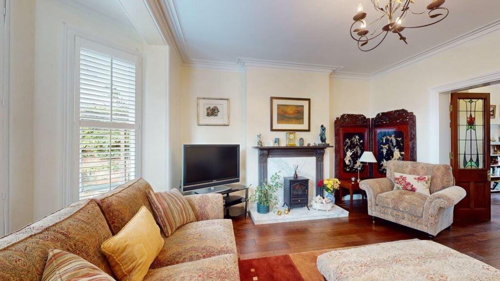 sitting room 2.jpg