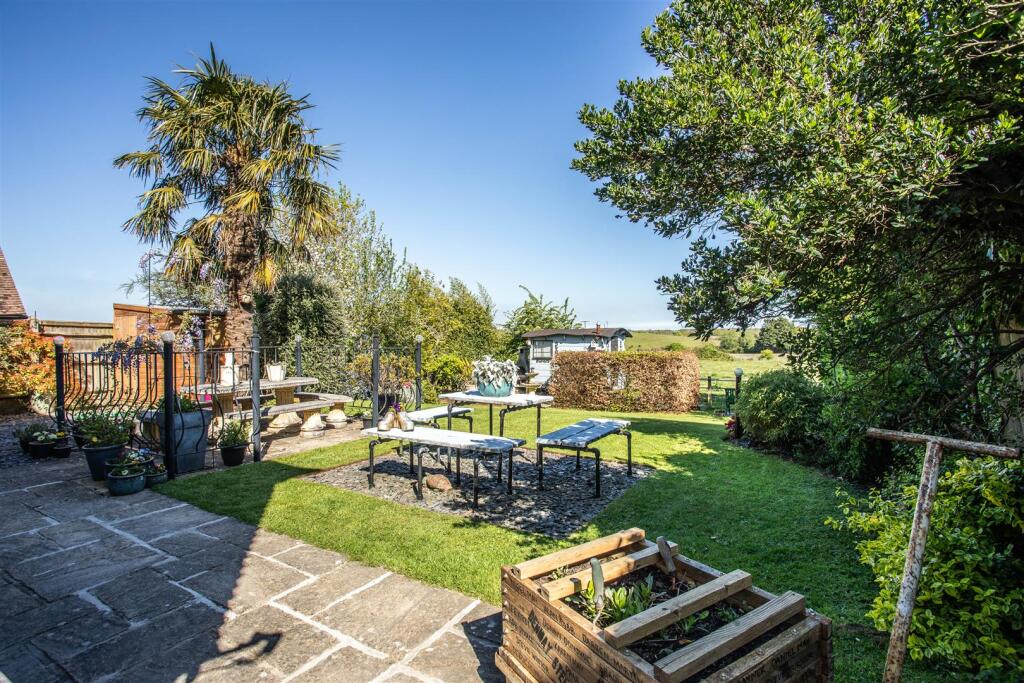 1 Meadow View Ext5.jpg