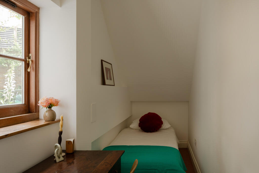221945 - Morton Road, London, N1 - high res - N...