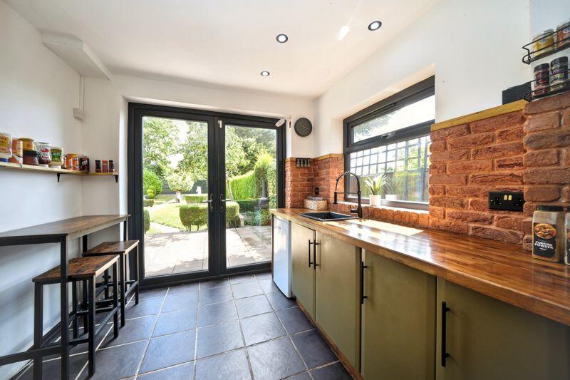 BREAKFAST KITCHEN