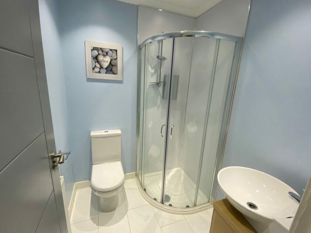 SHOWER ROOM 2