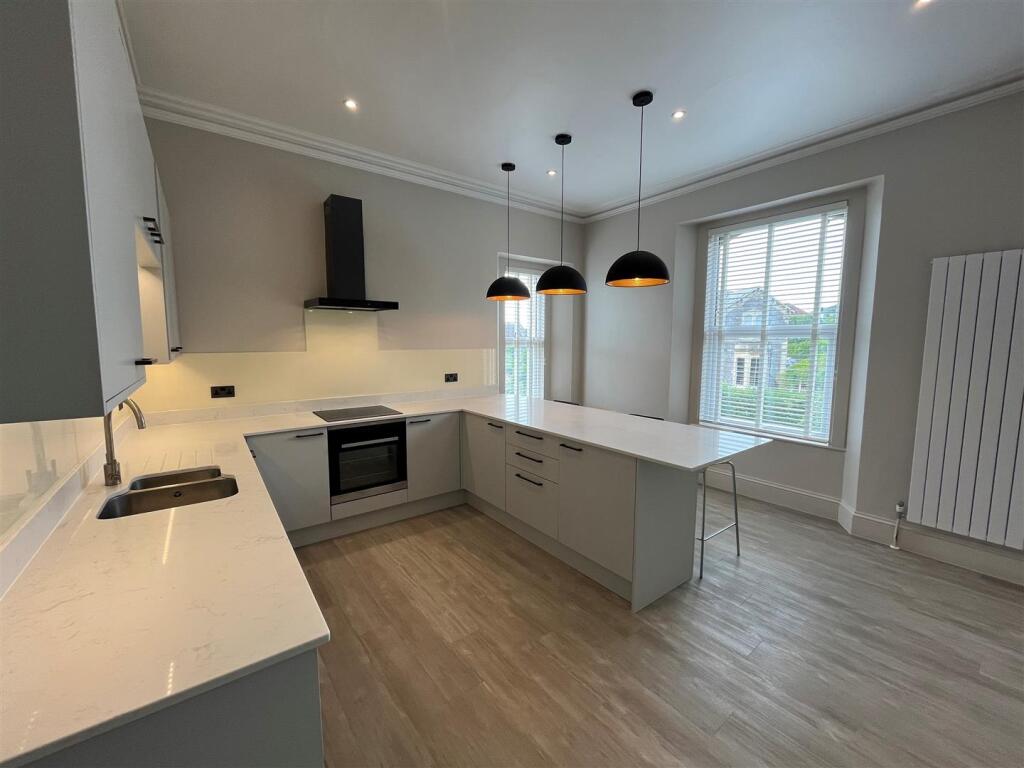 Kitchen 2.jpg