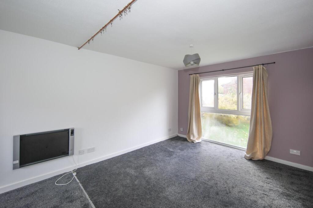 16 Ryland Close-8.jpg