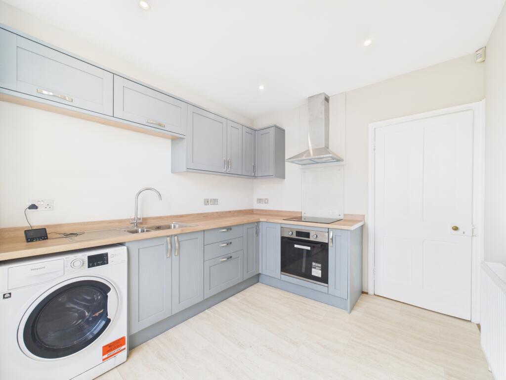 CAM02023G0-PR0162-STILL012