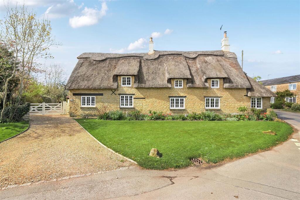 Orchard House, High Street, Paulerspury (15).jpg