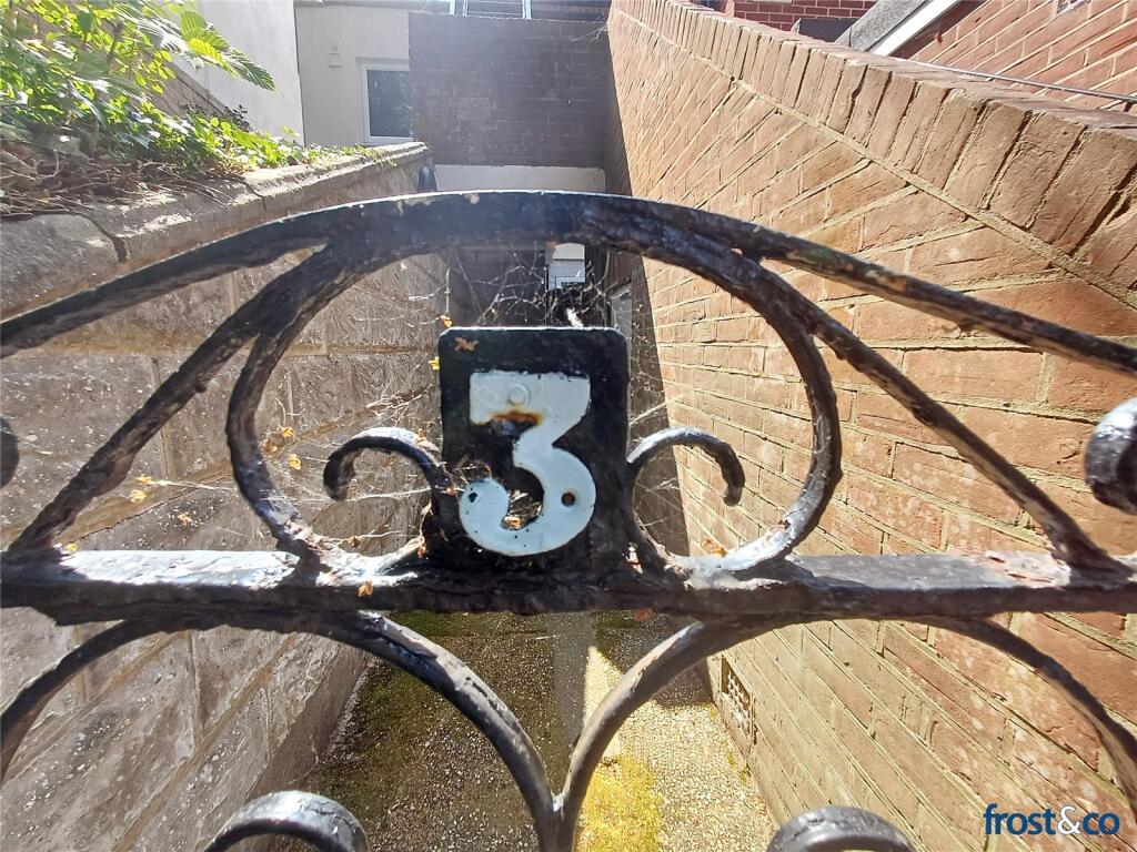 Gate
