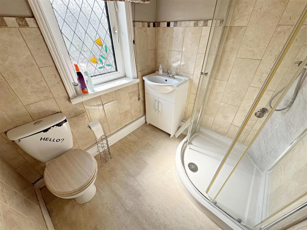 SHOWER ROOM