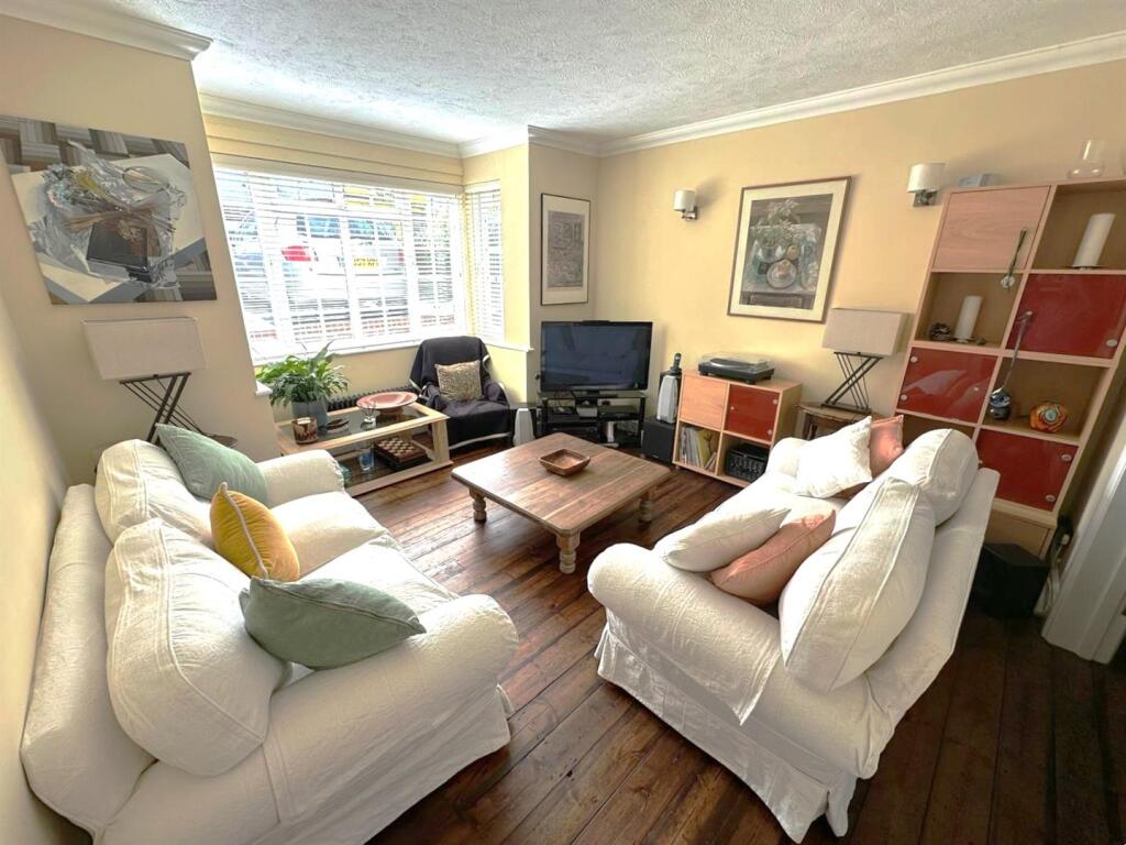 Living Room 1.jpg