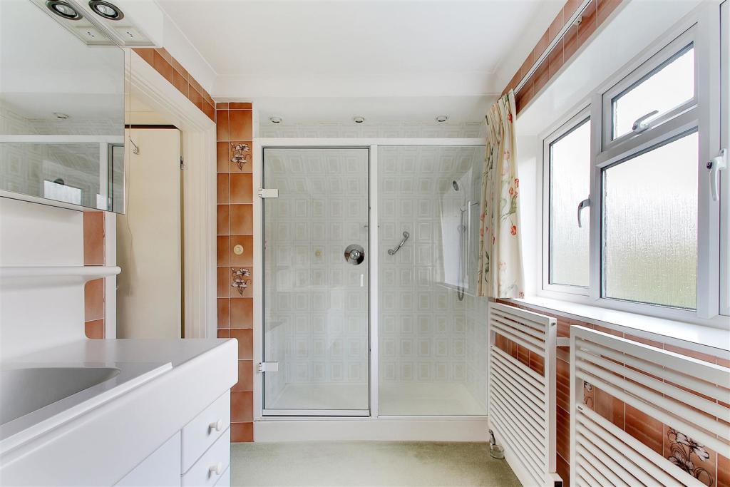 Principal En Suite.jpg