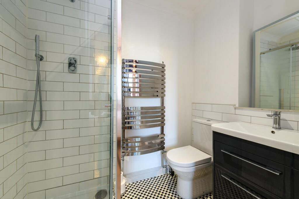 En suite shower