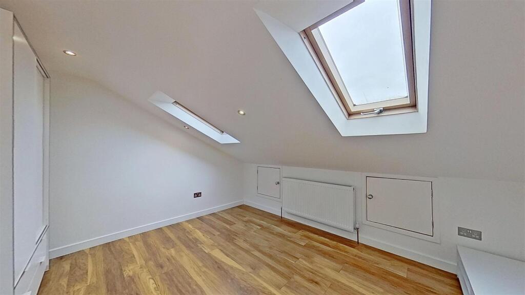 Deburgh-Road-Wimbledon-SW19-05062025_190934.jpg