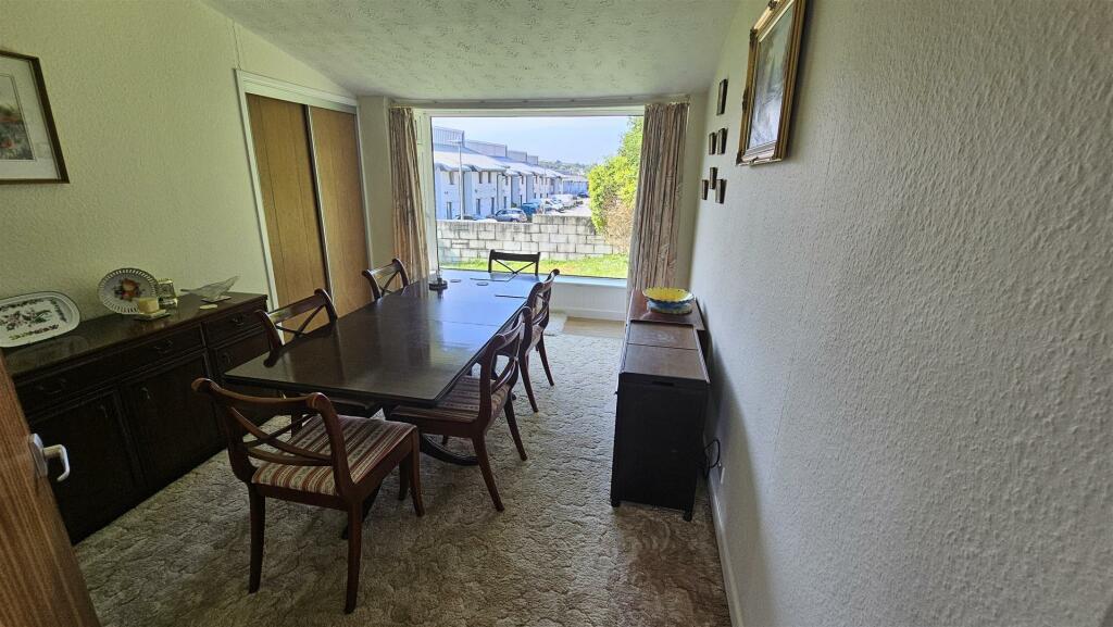DINING ROOM / BEDROOM 4