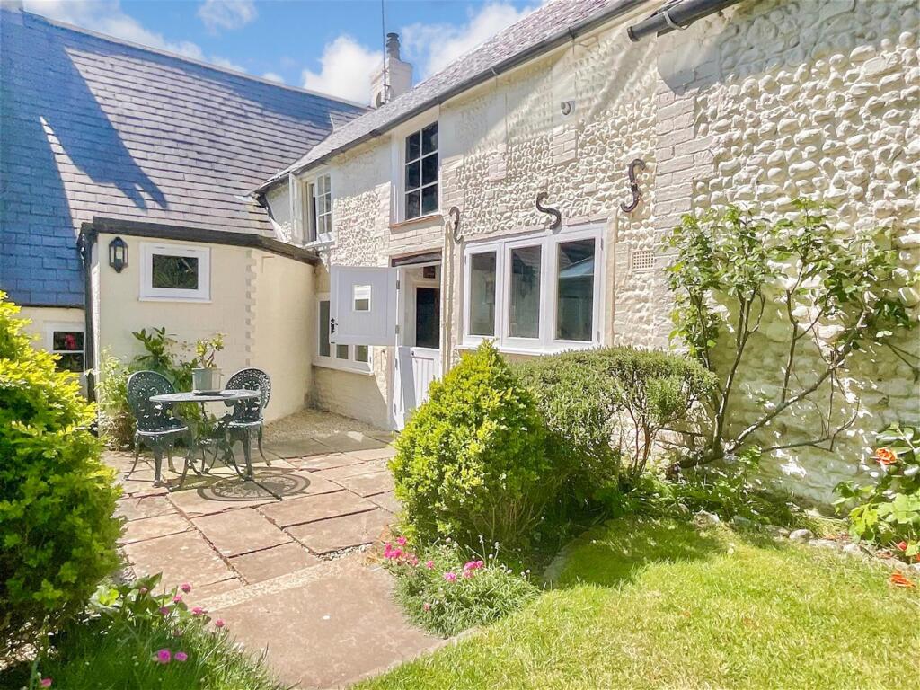 Kitchen Courtyard