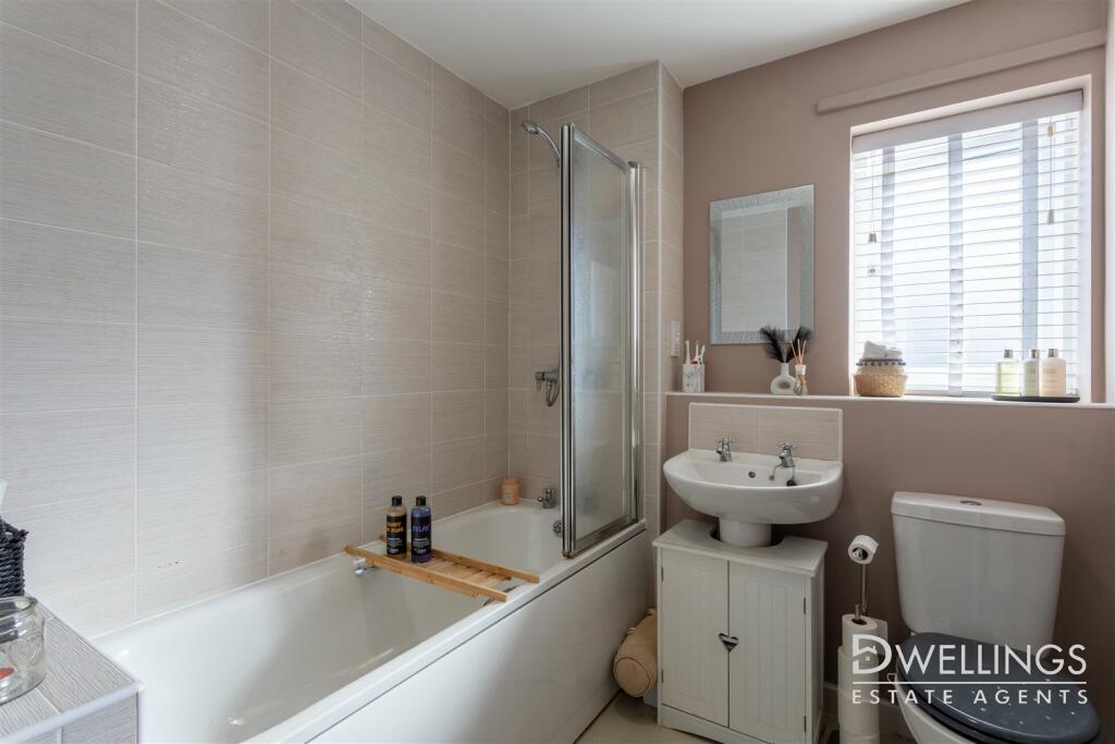 HAZELWELL AVENUE- BATHROOM