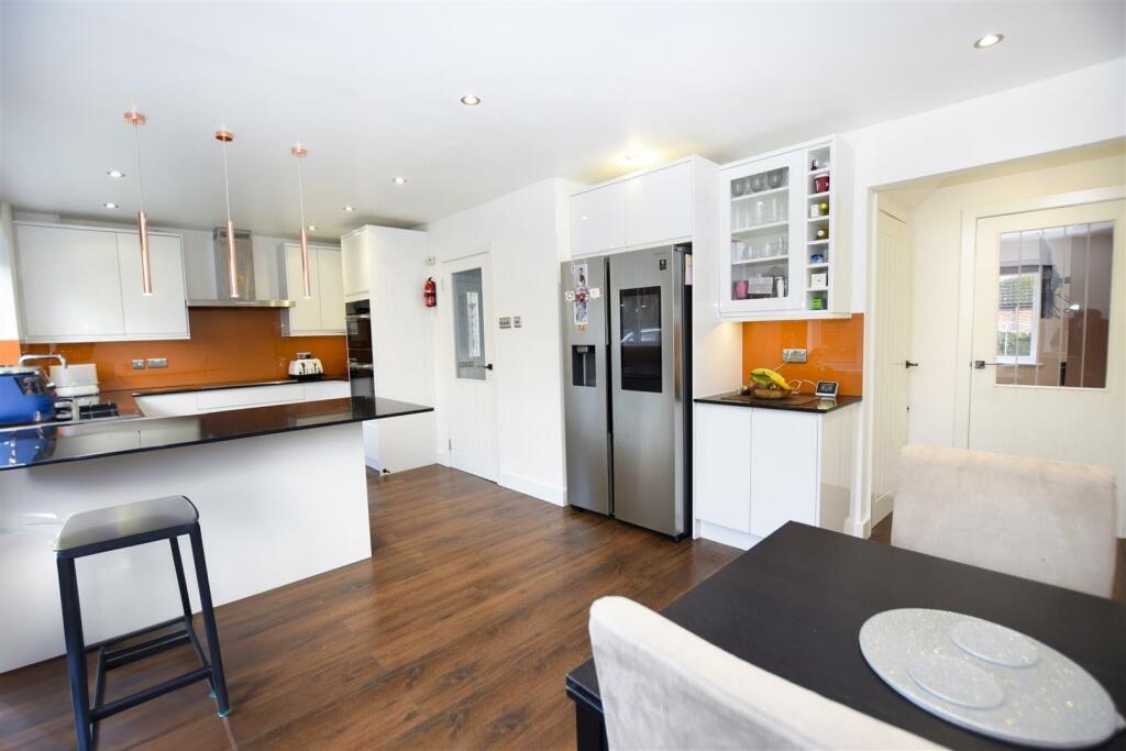 kitchen2.jpg