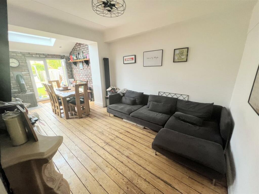 RearLounge/Kitchen