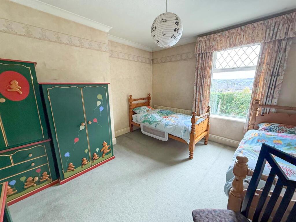 4 bed mid-terrace property, Silsden 15