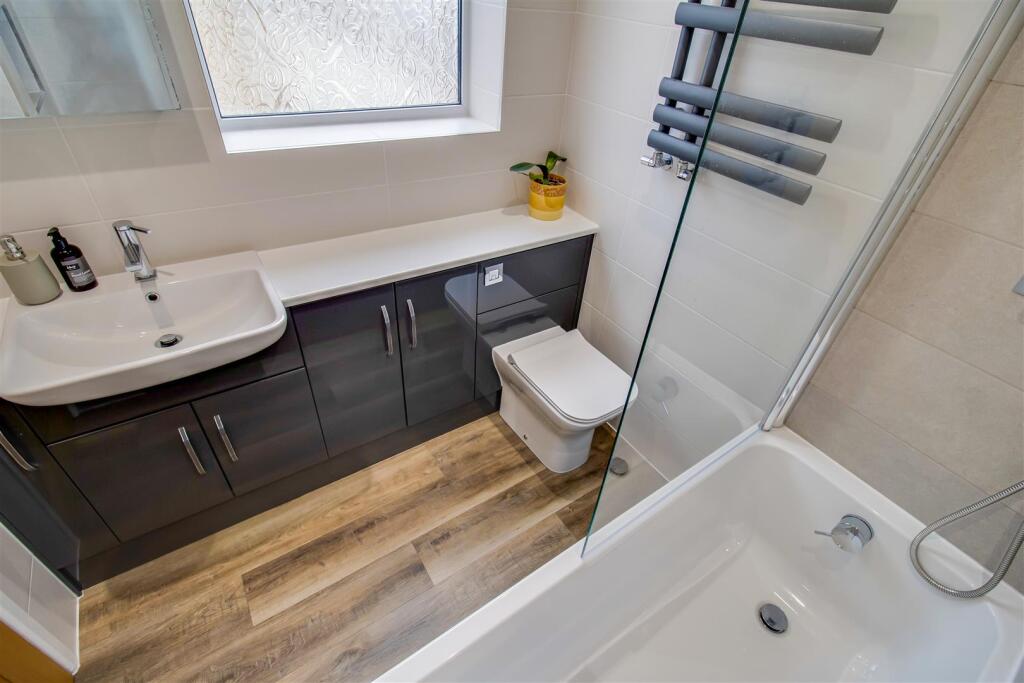 BATHROOM/W.C.
