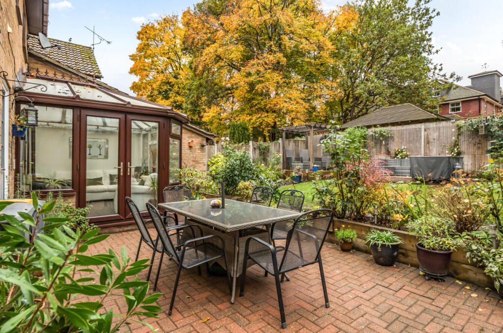 1371505-3-6904dab...