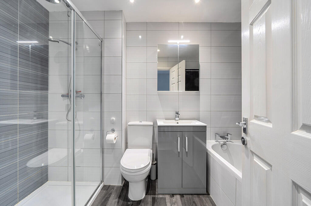 1299077-10-683587...