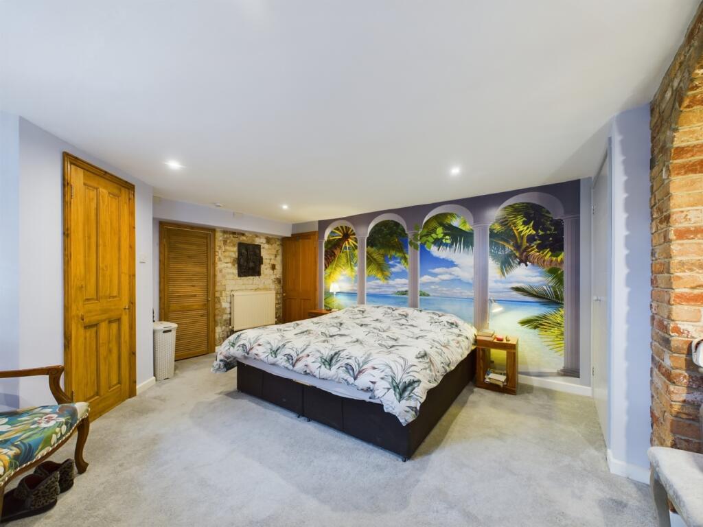 CAM03062G0-PR0029-STILL003