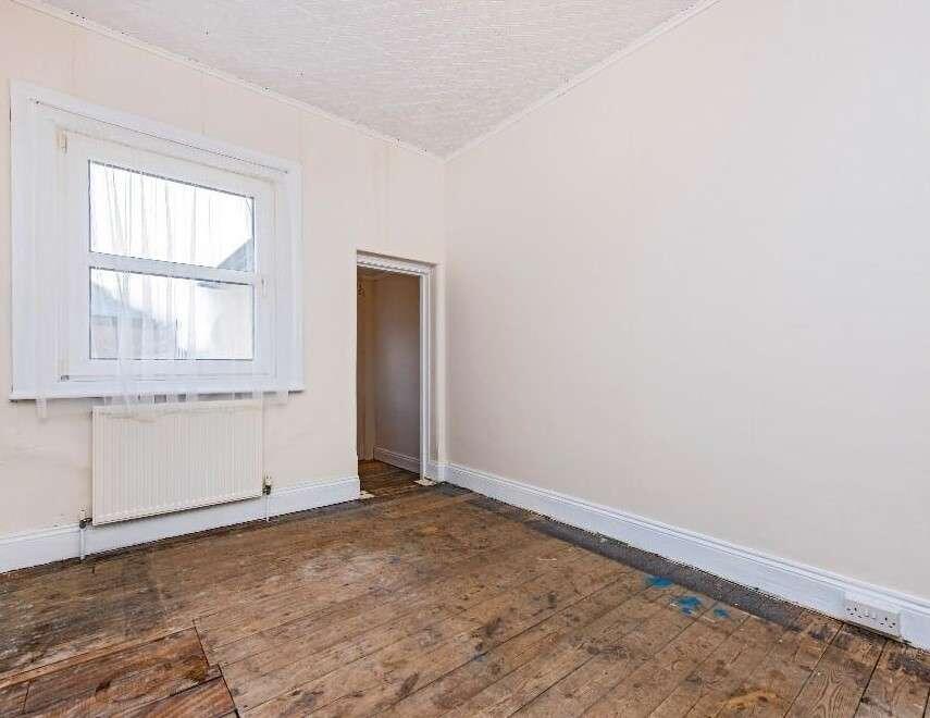 21 Oldfield Road, Hampton, TW12 2AD