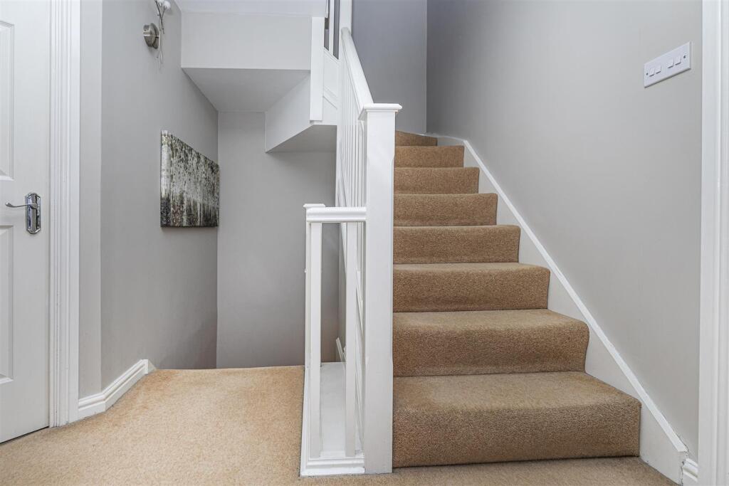 Bramleys Estate Agents - Tithefields (18).jpg