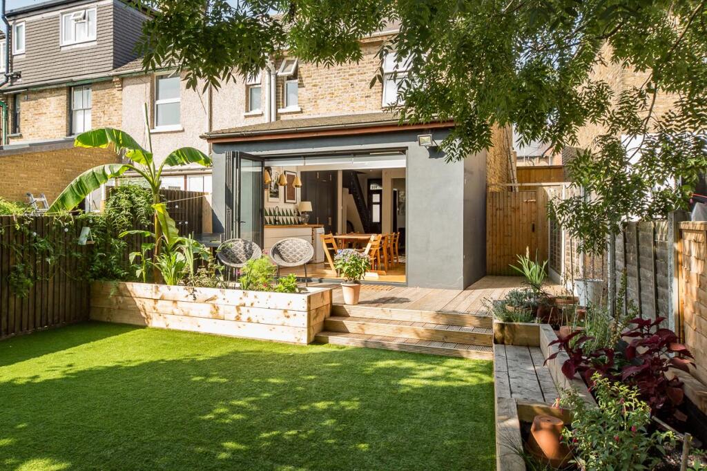 Elphinstone Road, E17