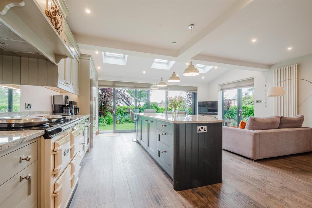 Live In Breakfast Kitchen