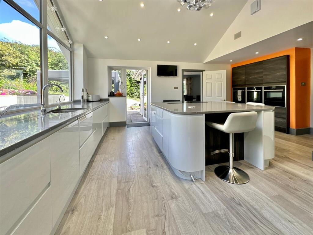 Kitchen Towards Living Room &amp; Gardens.JPG