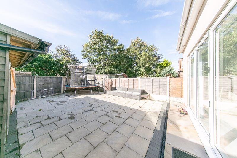 Low maintenance private garden