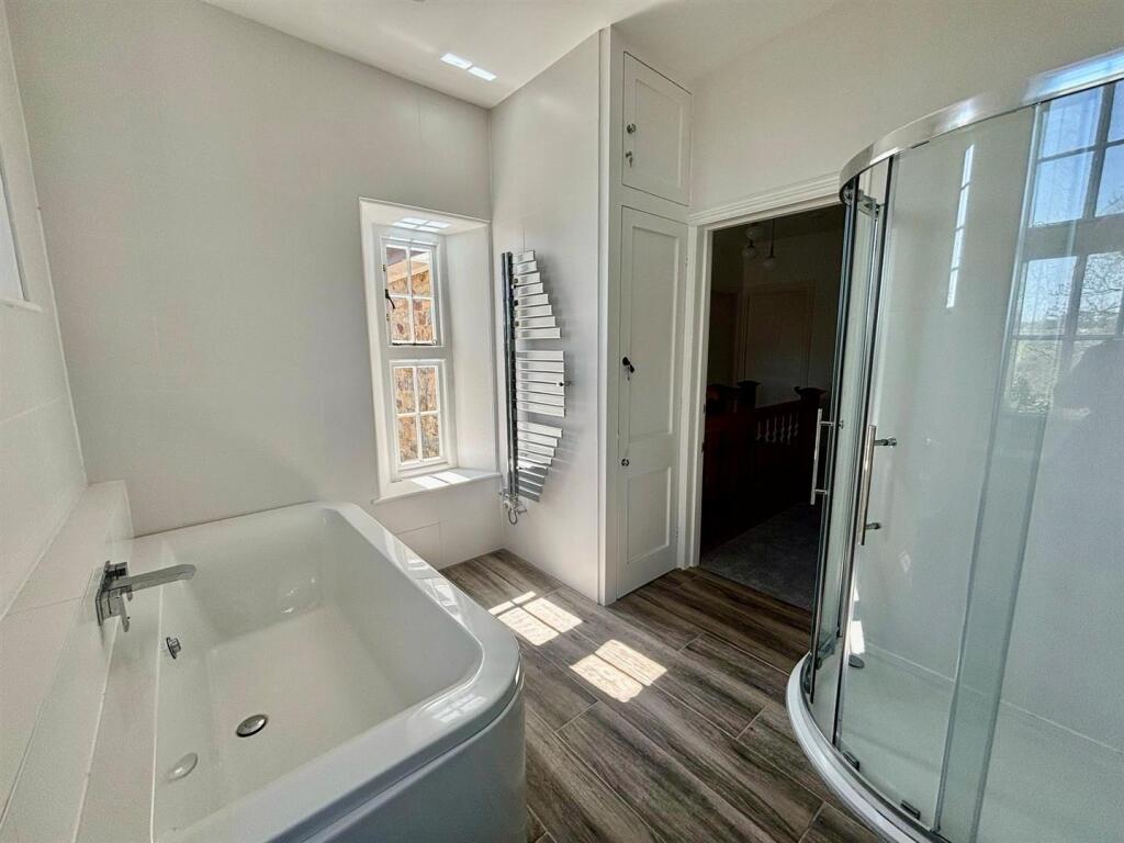 Bathroom 2.jpg