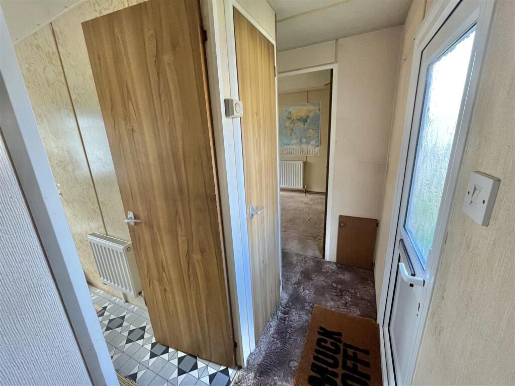 ENTRANCE HALLWAY