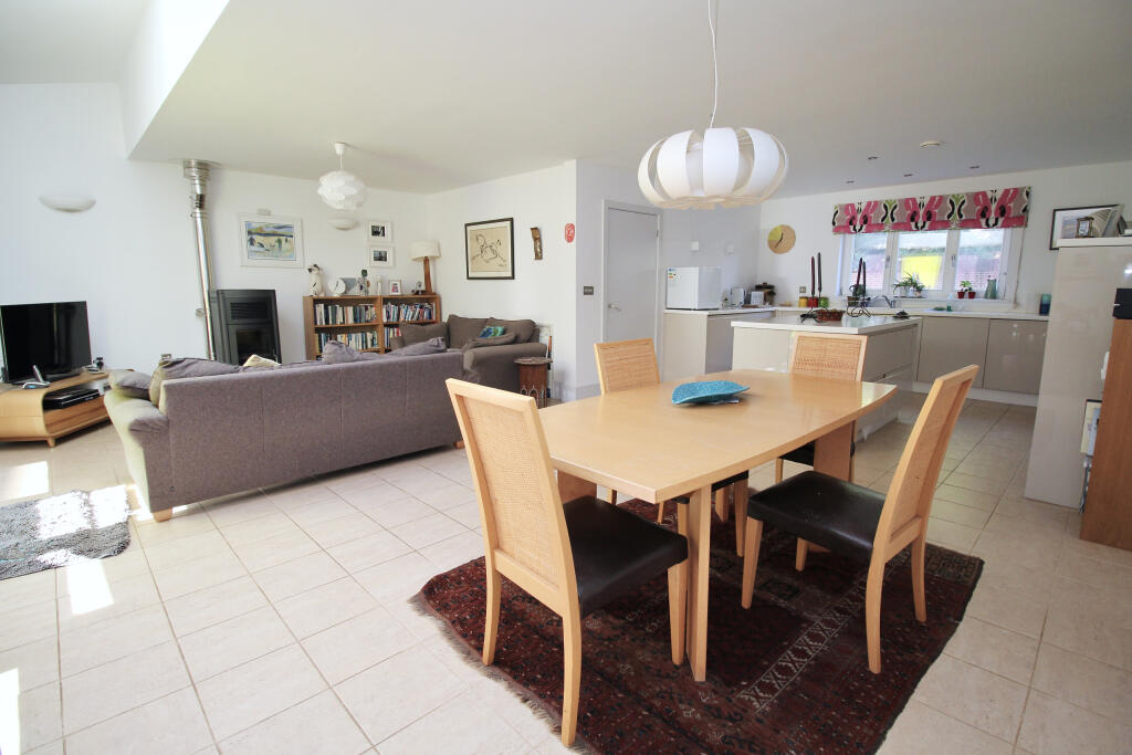 Open Plan Living/ Dining/Kitchen