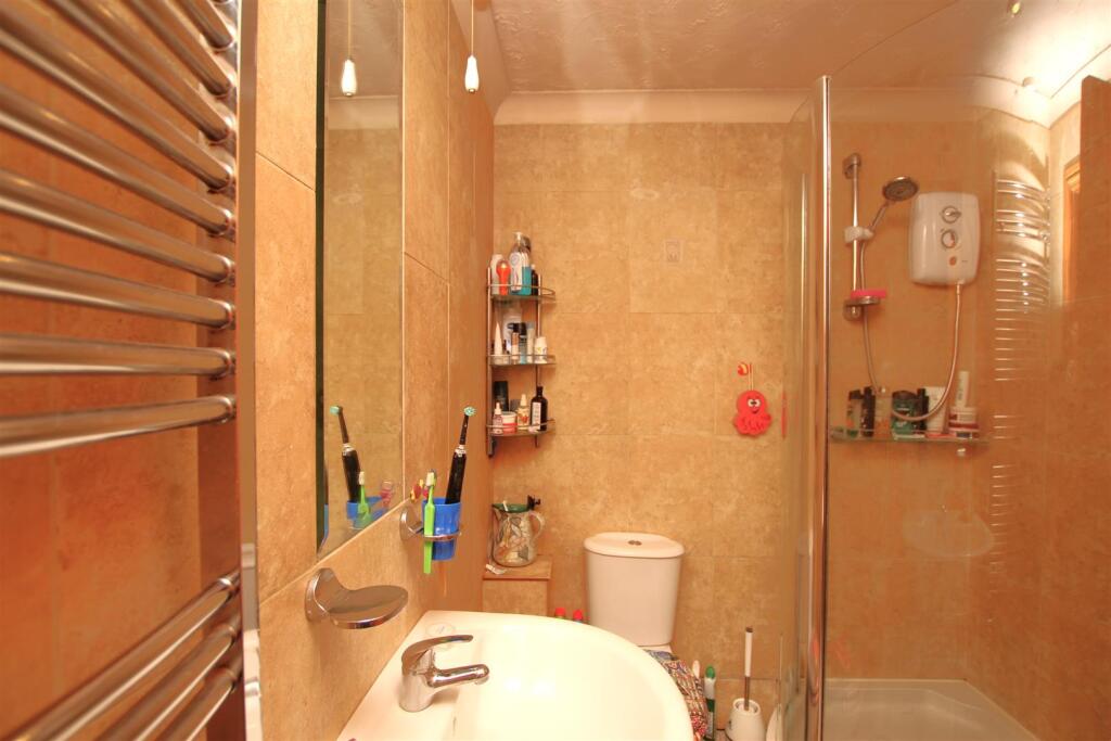 Shower Room.JPG