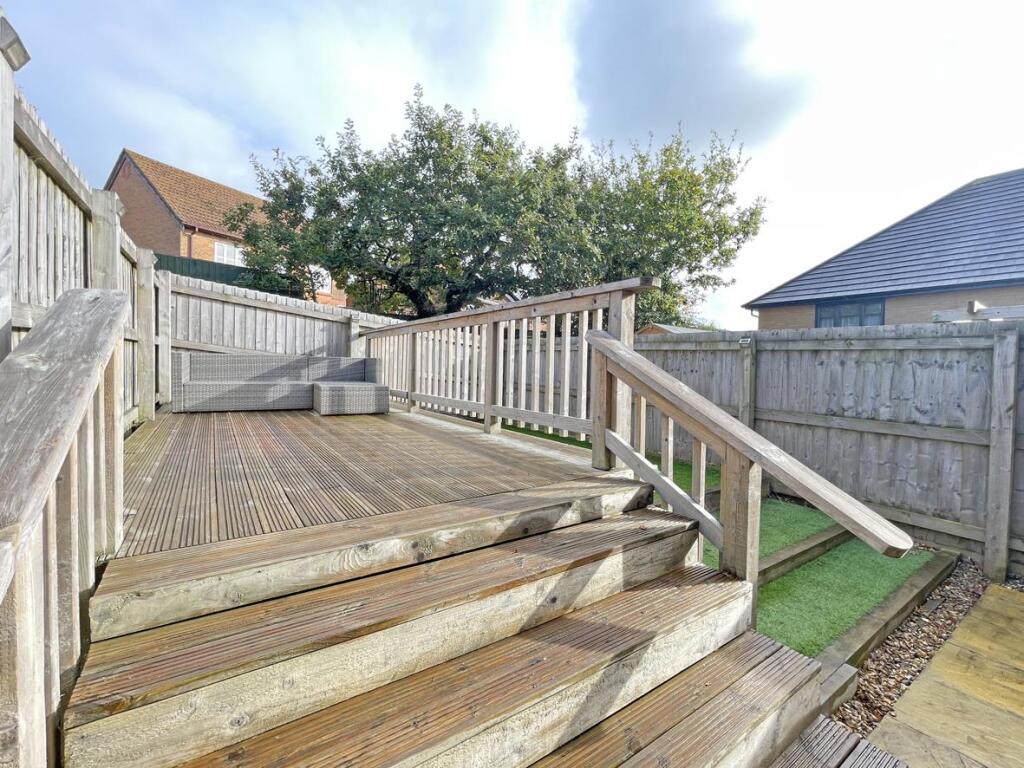 Spindle Crescent 91 - Decking.jpg