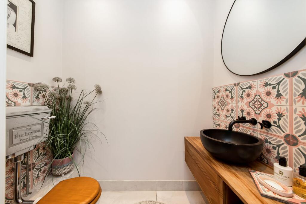 CLOAKROOM