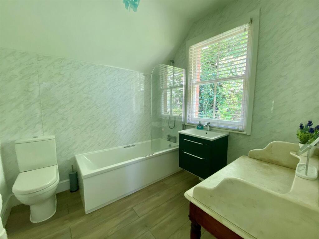 Bathroom.jpg