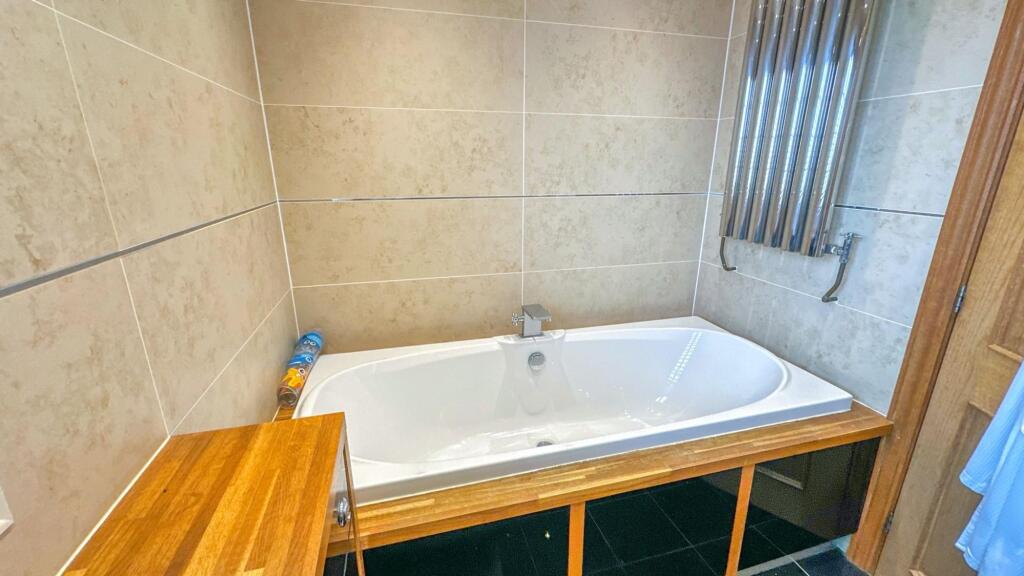 Hamlet Close - Image-30.jpg