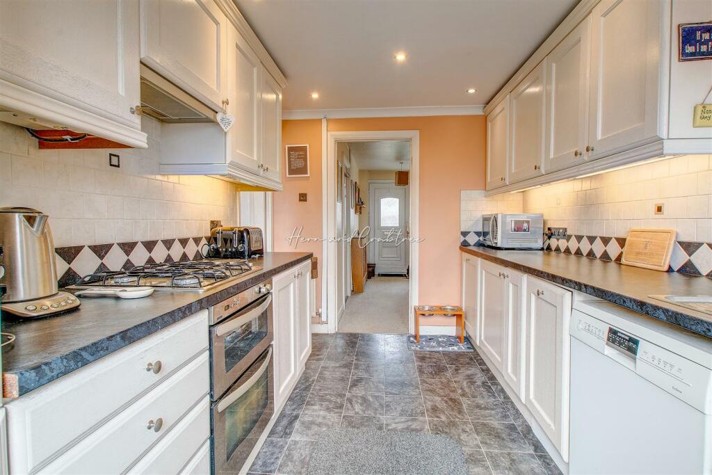 Wellwood, Llanederyrn, HernCrabtre (7).jpg