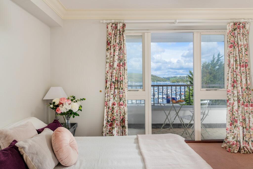 Principal Bedroom 1 Marina View_Kingswear