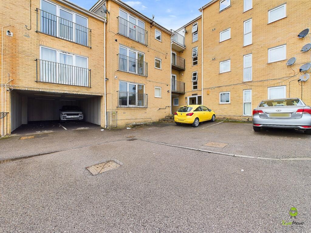 CAM04399G0-PR0030-STILL011