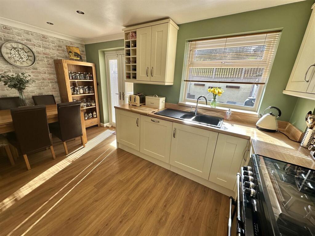 Bramleys Estate Agents - Kings Lea - Liversedge (2