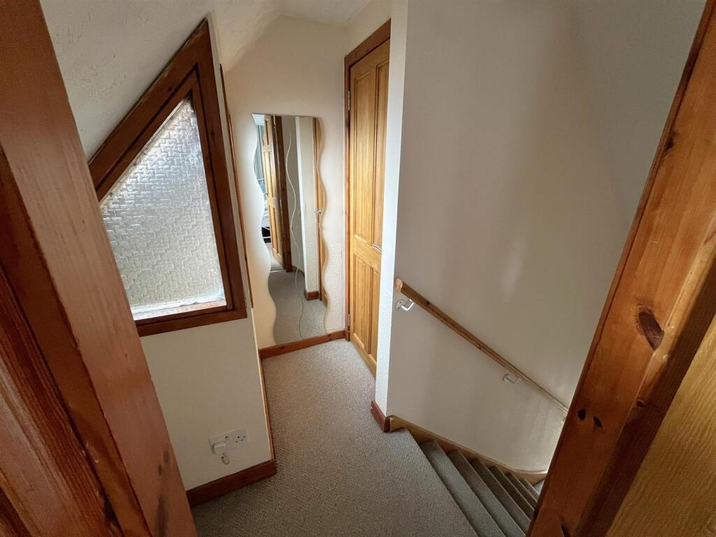 STAIRCASE &amp; LANDING