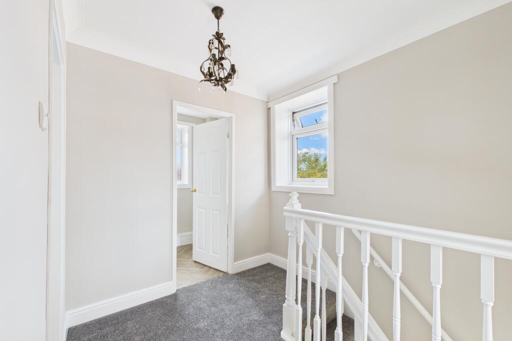 CAM04201G0-PR0107-STILL011