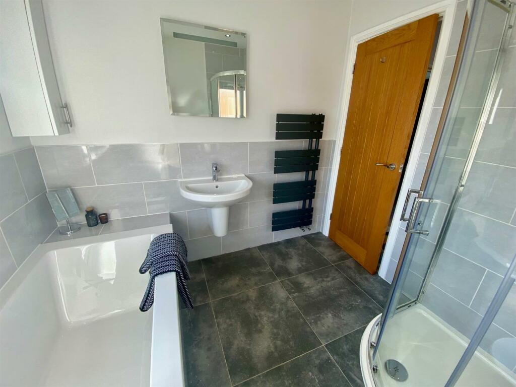 crossley lane 44 bathroom.jpg