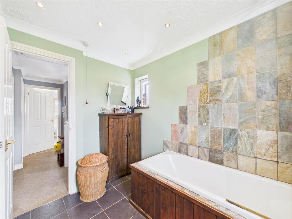 BATHROOM 2.jpg