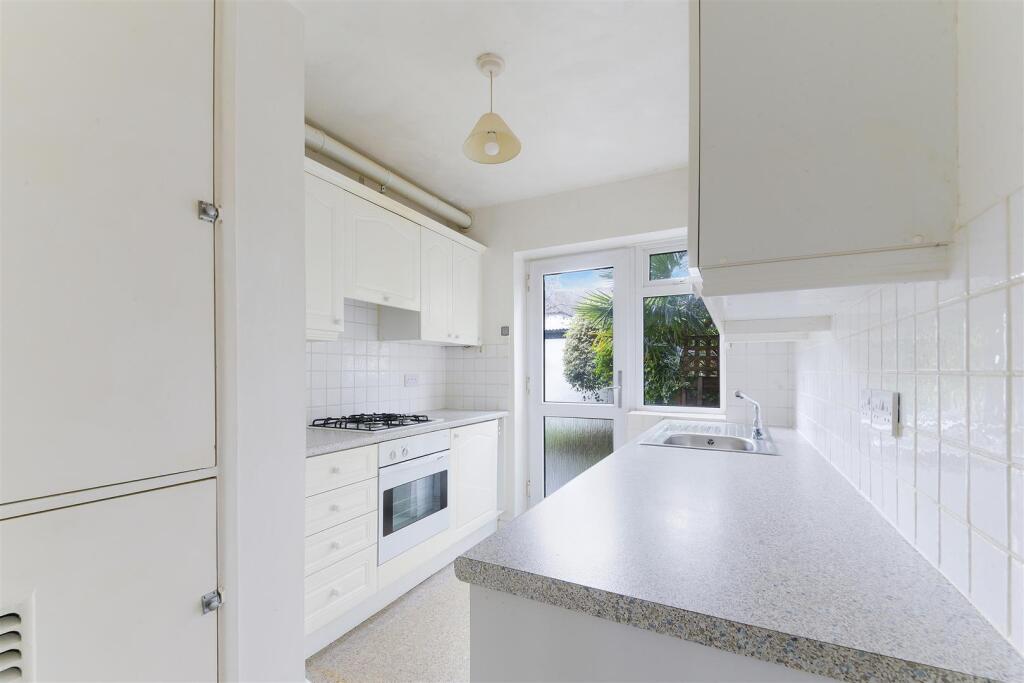 COURTLANDS CRESENT,37- (8).jpg