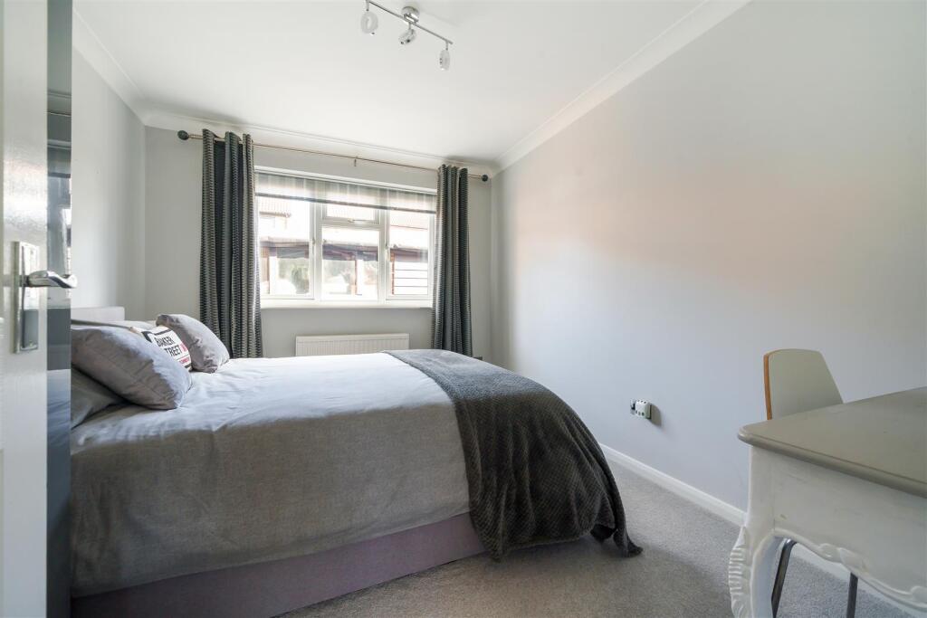 bedroom 2.JPG